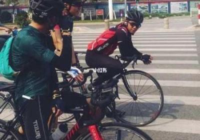 一前一后三单人一起骑自行车 一前三后什么数字